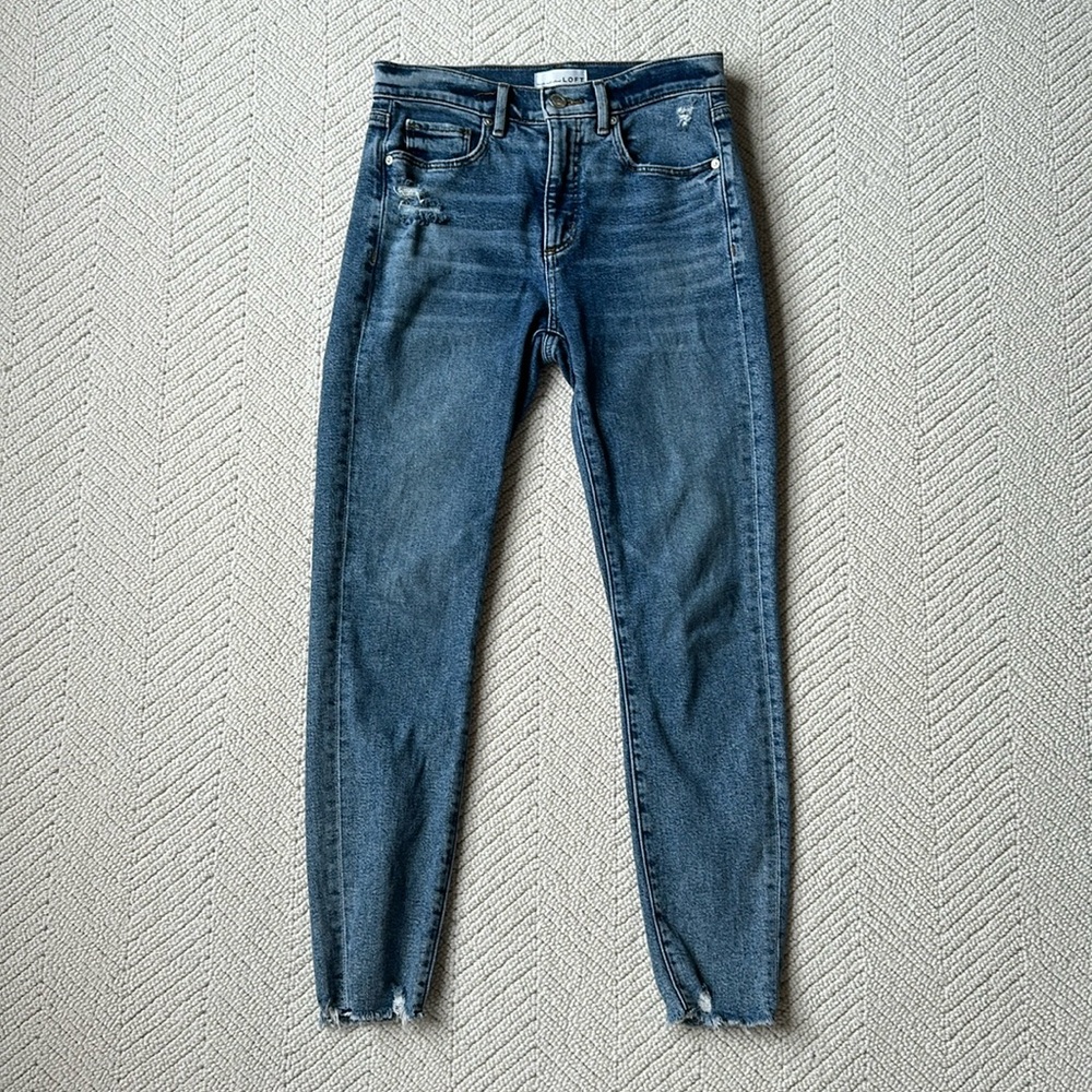 LOFT Medium Wash Raw Edge Hem Skinny Jeans size 27 / 4